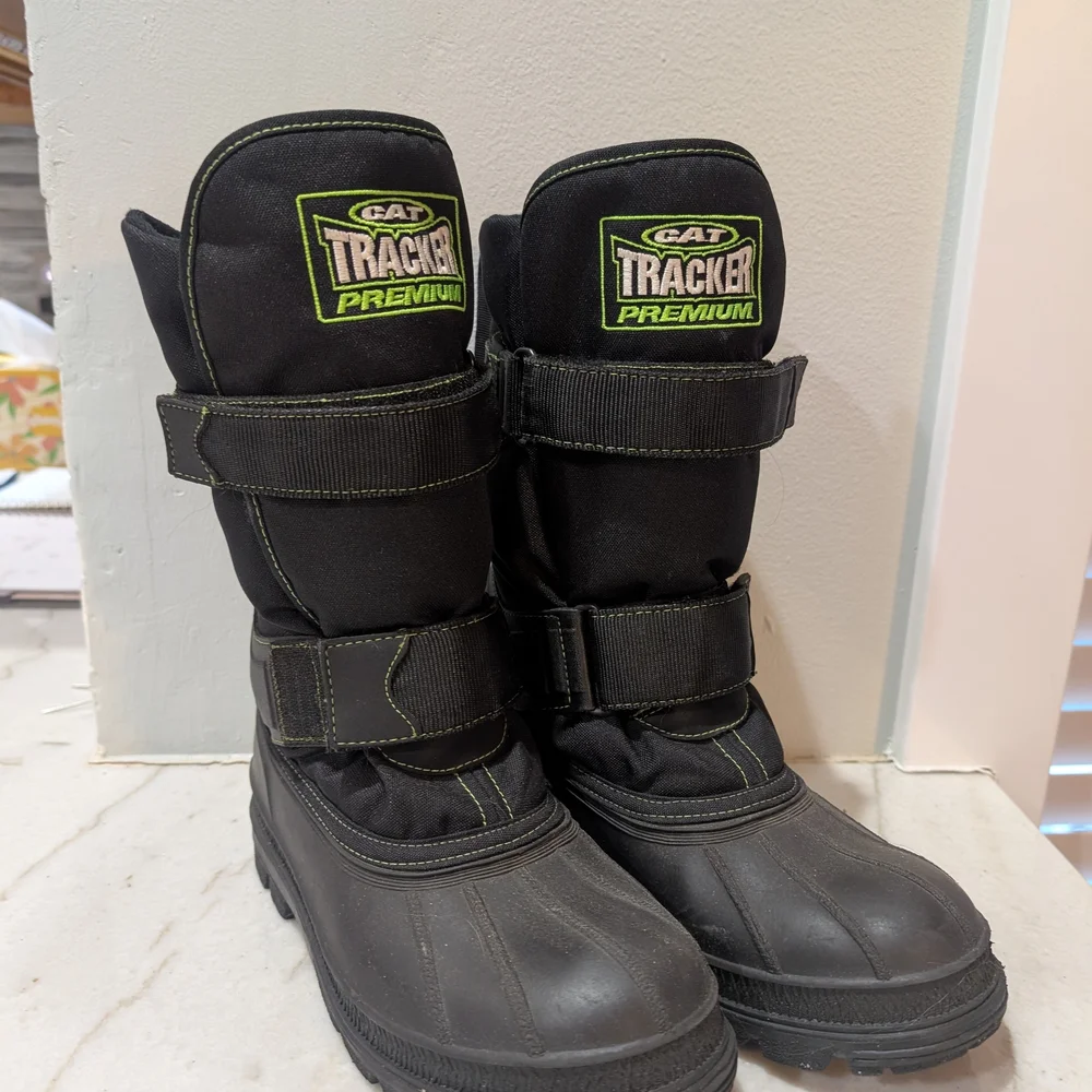 CAT Tracker Weatherproof Black Snow Boots Men's Size 7